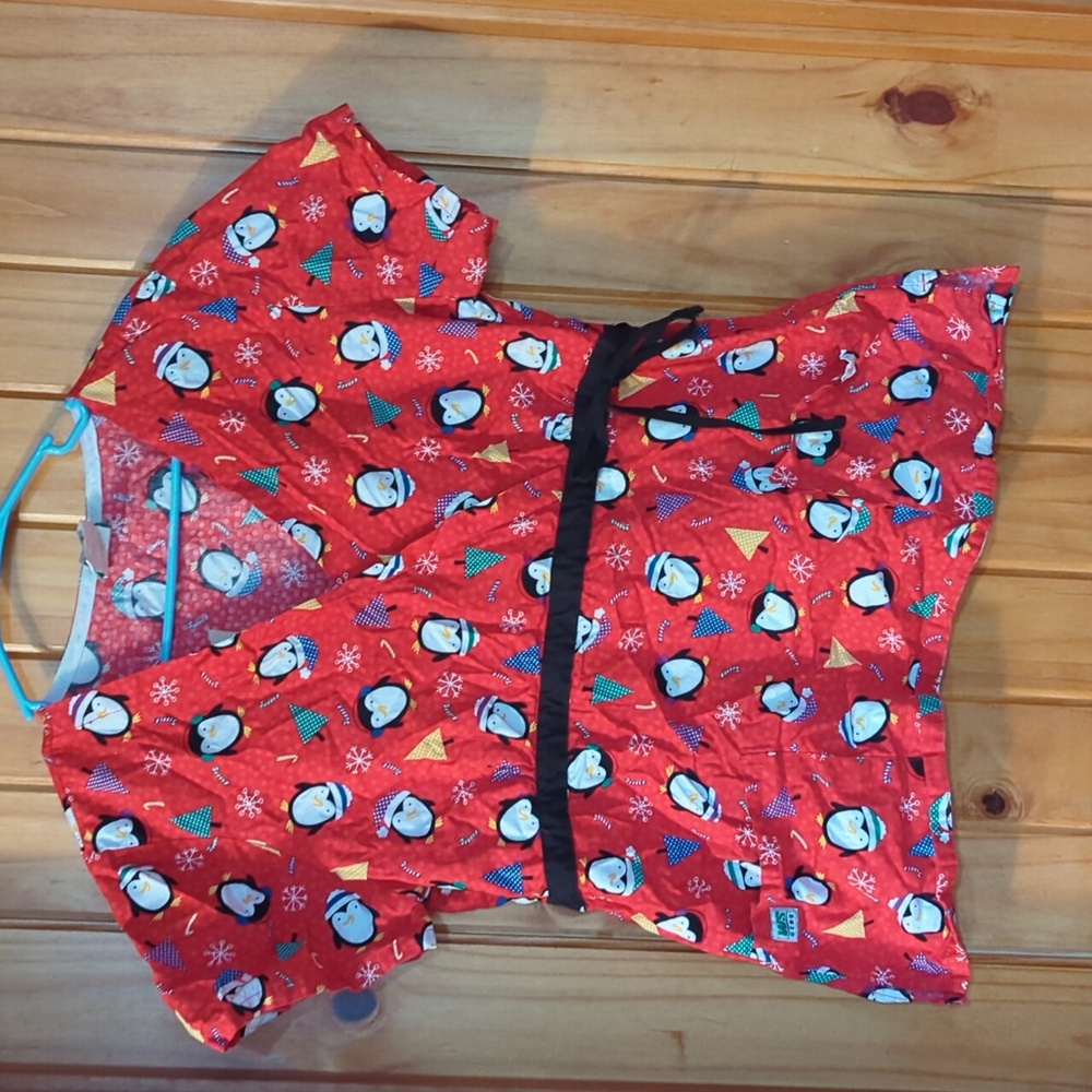Penguin Pattern Scrub Top